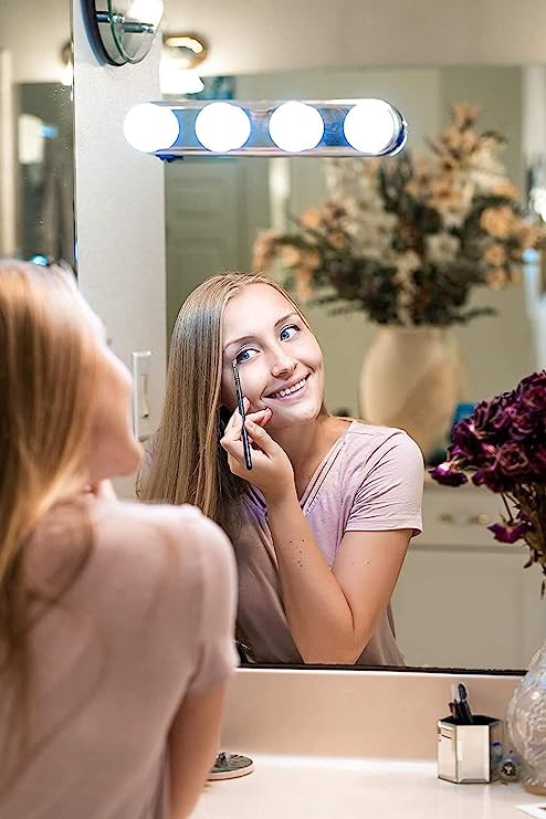 Lumina LED Multifunctionala Studio Glow - pentru Machiaj si Saloane cu 4 Becuri