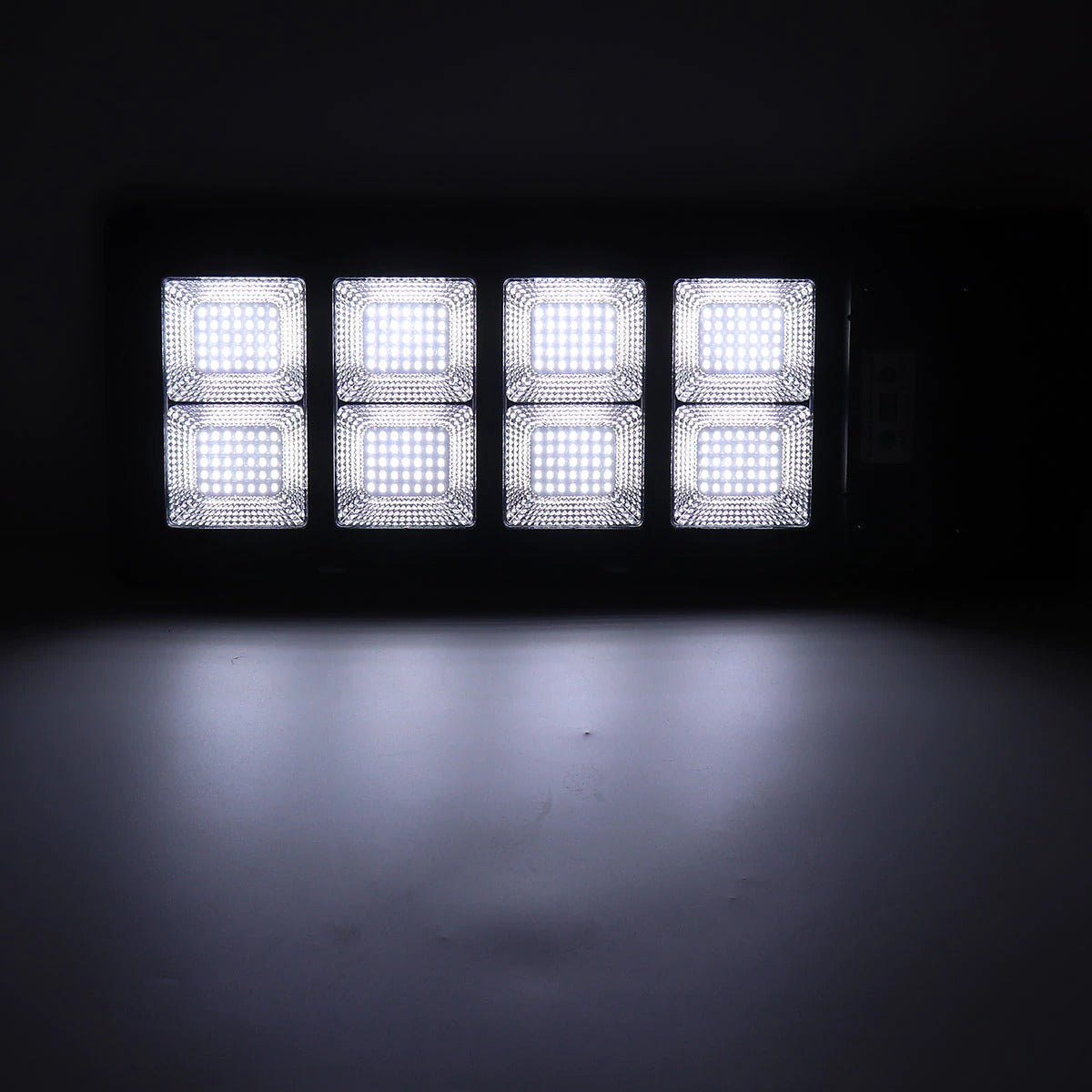 Lampa cu Incarcare Solara 400W/300W, Panou Fotovoltaic + Telecomanda si Picior Metalic