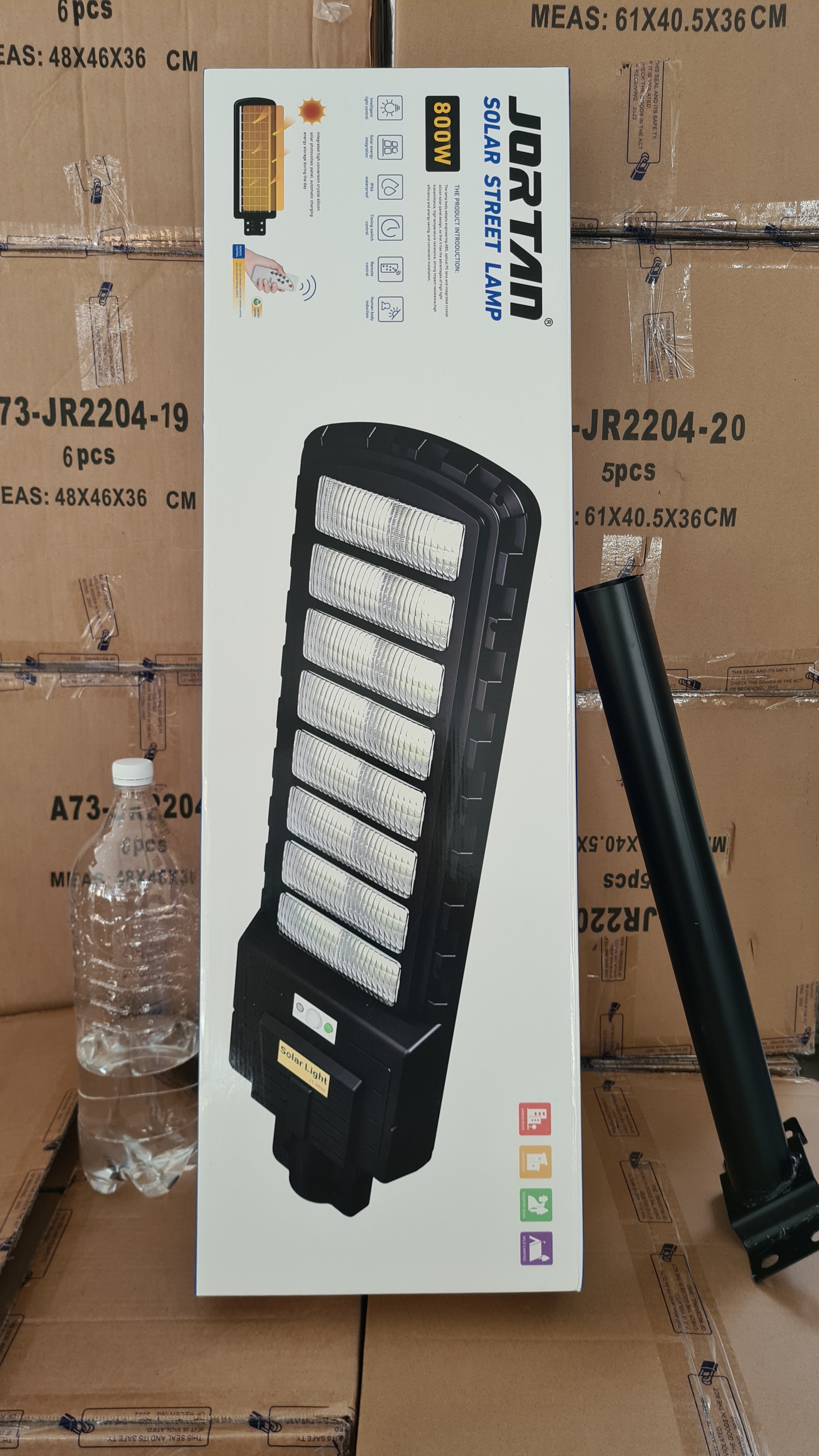 Lampa Solara 400W/300W/200W Stradala cu Telecomanda si Picior Metalic, Senzor Crepuscular,